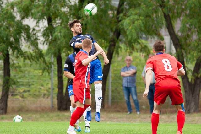 Piłkarze Pomorzanina wygrali 2:0 z Zawiszą. Formalnie toruński klub był gospodarzem spotkania, ale odbyło się ono na stadionie w Bydgoszczy. Obie bramki dla Pomorzanina zdobył Łukasz Witucki. POLUB NAS NA FACEBOOKU Nie wiesz, jak skorzystać z PLUSA? Kliknij TUTAJ;nf, a dowiesz się więcej![lista][*] Co dostanę w ramach abonamentu?;nf[*] Dlaczego mam płacić za treści w sieci?;nf[*] Najczęstsze pytania;nf[/lista]