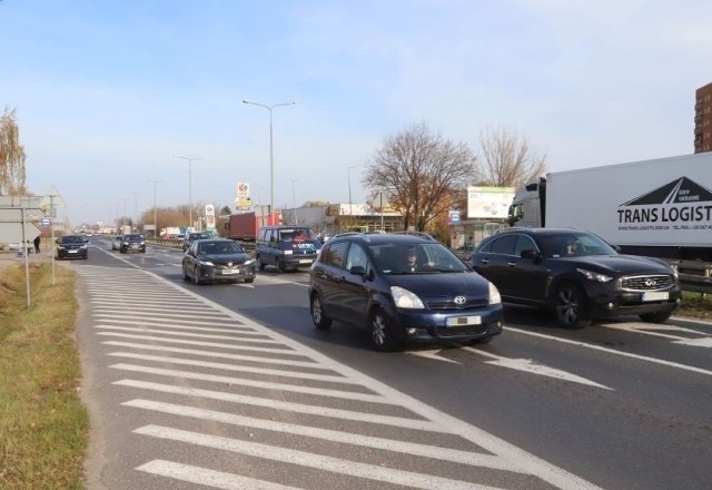 Ulica Warszawska ma być przebudowana od ronda warszawskiego do granic Radomia. Będą po dwa pasy w obu kierunkach, powstanie nowe rondo i drogi odbarczające.