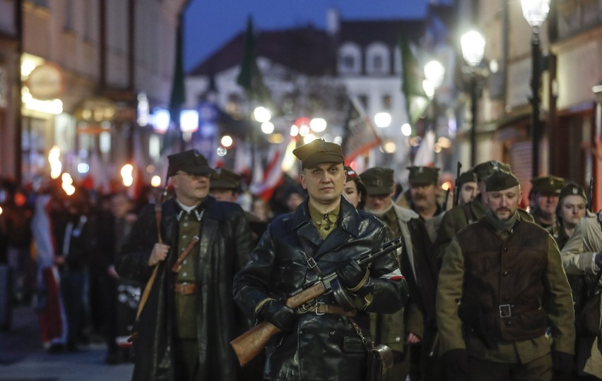 Marsz pamięci Żołnierzy Wyklętych przeszedł ulicami Rzeszowa [ZDJĘCIA]