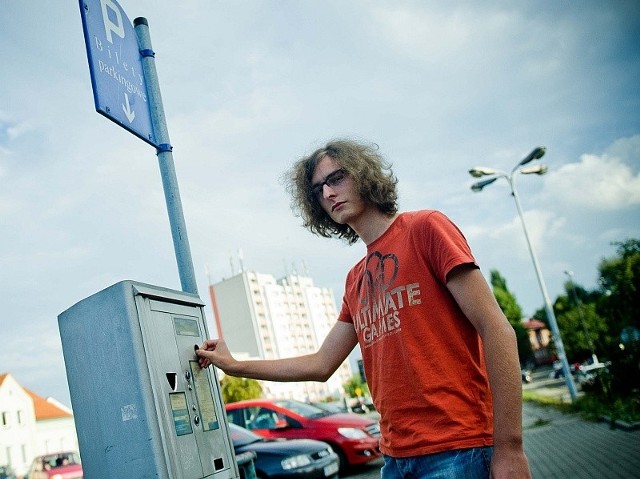 przekonuje, że system naliczania opłat musi być przejrzysty.  - Ludzie nie mają czasu zastanawiać się o co chodzi urzędnikom - mówi.