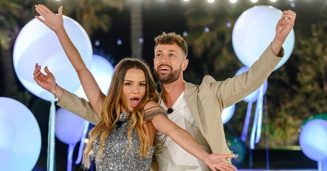 Finaliści programu „Love Island. Wyspa miłości 7” są już w Polsce. Hubert Wicher i Agata Paź całkowicie zdominowali ten program i rozkochali w sobie widzów! Wygrali swoją szczerością i brakiem gry. Teraz Agata i Hubert nie szczędzą sobie czułości! Zobaczcie sami.