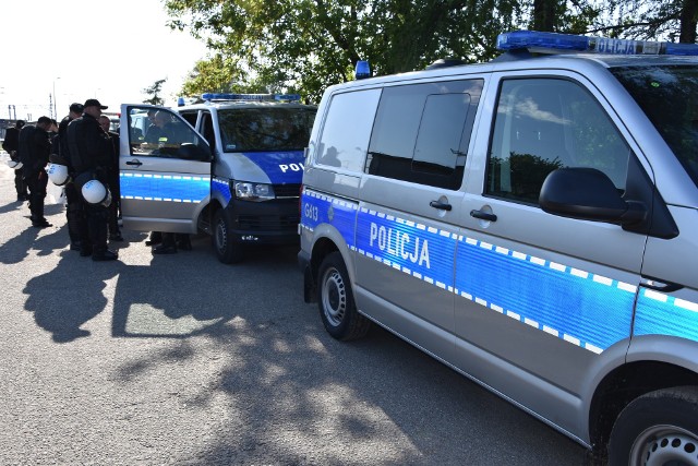 Gdy policja przyjechała na miejsce uczestników zdarzenia już nie było. Prawdopodobnie rozbiegli się po okolicznym terenie.