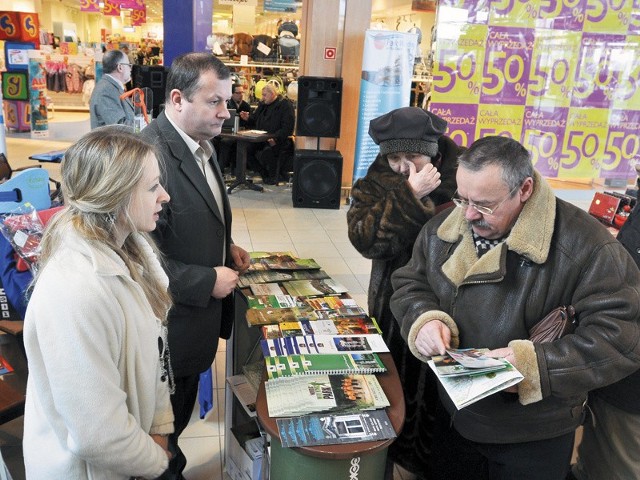 Elżbieta Walesiuk (na zdjęciu z lewej) z hajnowskiego Centrum Turystyki