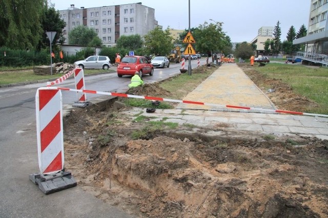 Drogowcy poprawią skrzyżowanie Śląskiej i Leszczyńskiej w Kielcach, aby kierowcy przy skręcaniu nie musieli wjeżdżać na trawnik.