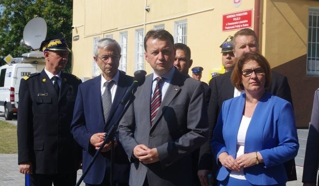 Minister Błaszczak podczas otwarcia posterunku w Suścu