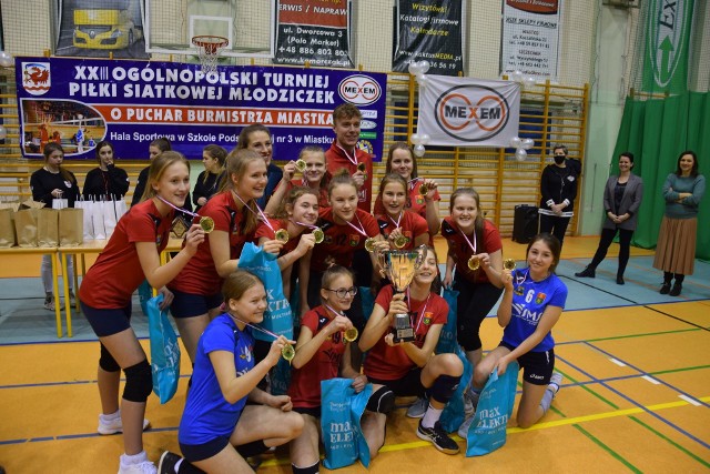 W sobotę w hali sportowej SP nr 3 w Miastku odbył się XXIII Ogólnopolski Turniej Piłki Siatkowej Młodziczek o Puchar Burmistrza Miastka. Rywalizowało dziewięć zespołów. Wygrał zespół GKS Wieżyca 2011 Stężyca, przed drużyną UKS Wilki Chwaszczyno i zespołem UKS Piast Kobylnica. Kolejne miejsca zajęły: SKS Starogard Gdański, TPS Czarni Słupsk, PTPS ZSS Człuchów, Gedania Gdańsk, GAS Gdynia, Morena Miastko.