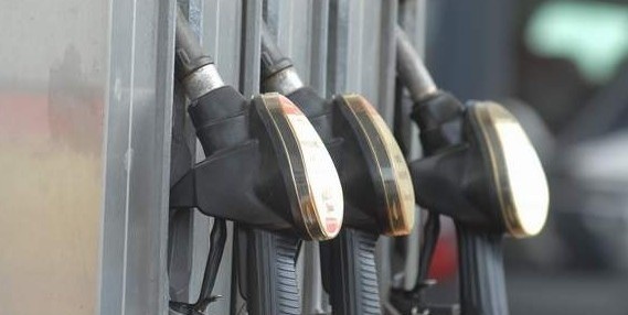 Tylko na niewielu stacjach cena benzyny osiągnęła granicę pięciu złotych