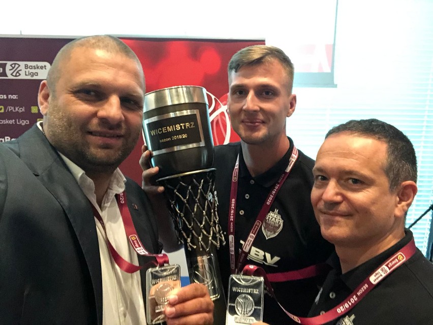 Koszykarze Startu Lublin otrzymali medale i puchar za