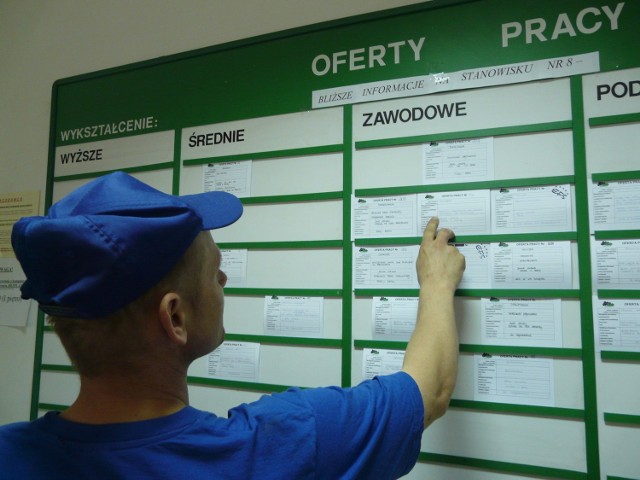 Codziennie w Powiatowym Urzędzie Pracy pojawia się kilkadziesiąt nowych ofert w różnych miastach, także w Szczecinie. Praca czeka na chętnych, nie brakuje jej zarówno dla specjalistów, jak i osób bez żadnych kwalifikacji. Ogłoszenia sprawdź w naszej galerii >>>