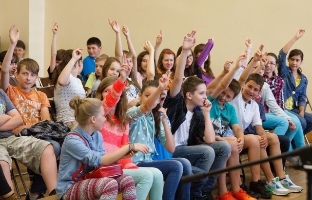 Głosowanie pokazało, że zdaniem młodych ludzi w Białymstoku nie jest najlepiej z otwartością na innych. Aż 35 uczestników debaty podniosło rękę w górę uznając, że jesteśmy nietolerancyjni. Zdaniem młodzieży trzeba działać i przekonywać, że inny nie znaczy gorszy