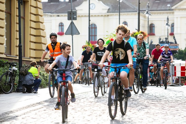 Bydgoszczanie lubią rowerową rekreację - potwierdzają to zarówno odbywające się co miesiąc przejazdy Bydgoskiej Masy Krytycznej, jak i cieszący się popularnością system wypożyczania Bydgoskiego Roweru Aglomeracyjnego