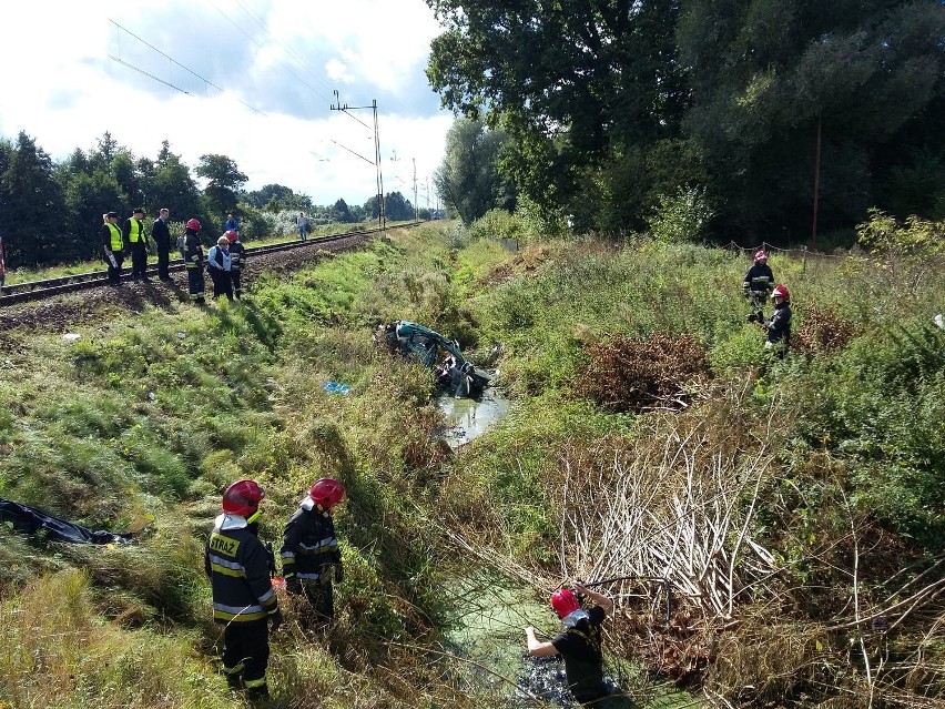 Wypadek w Giezkowie pod Koszalinem. Pociąg uderzył w auto [zdjęcia] 