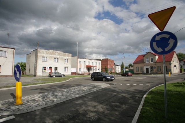 Posterunek policji mieścił się w centrum Jeżewa do 2013 roku. Potem przejęła go gmina i przeniosła do obiektu GOPS.