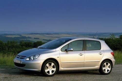Fot. Peugeot: Peugeot 307 wyróżnia się oryginalnym kształtem...