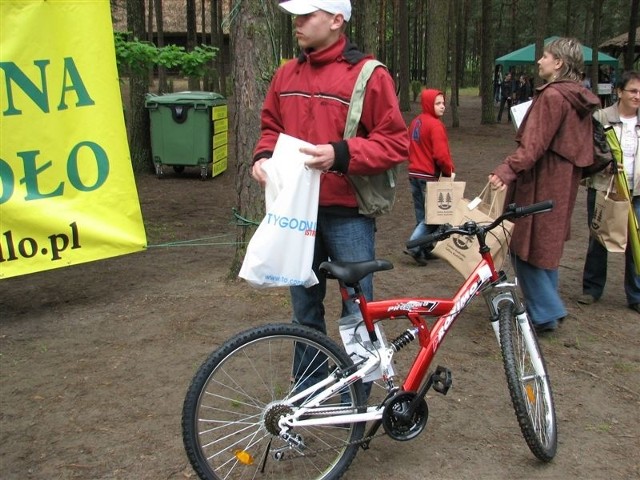 Aparat fotograficzny od nas, rower od innych sponsorów - to był szczęśliwy dzień dla Łukasza