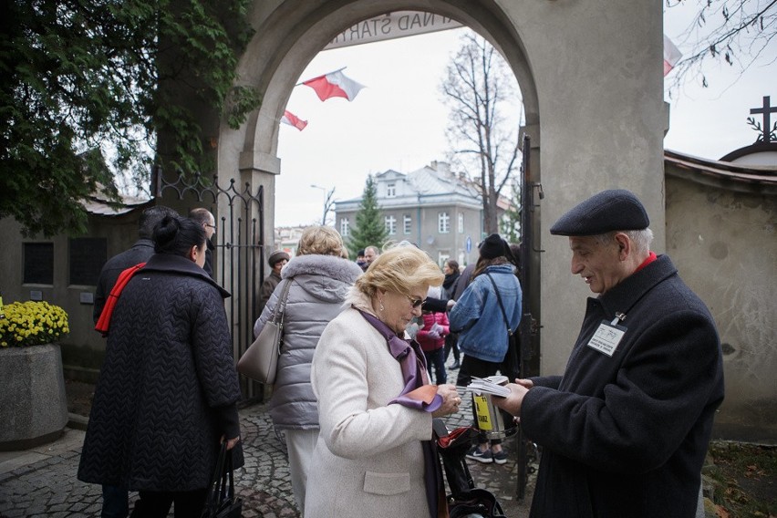 Wszystkich Świętych na tarnowskich cmentarzach[ZDJĘCIA]