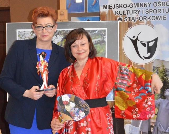 Dyrektor ośrodka kultury Katarzyna Sorn i dziennikarka Marzena Kądziela zapraszają do Stąporkowa na Dzień Kobiet