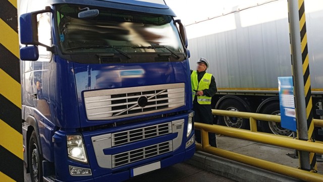 W poniedziałek sprawdzono stan trzeźwości blisko 800 kierowców samochodów ciężarowych, dostawczych i autobusów