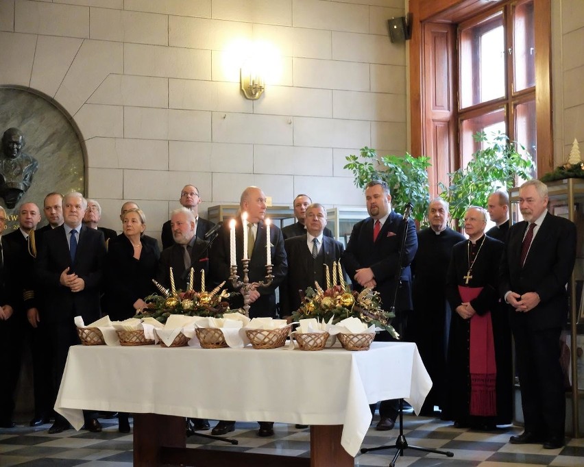 Kraków. Przed Sesją Rady Miasta - spotkanie opłatkowe w krakowskim magistracie