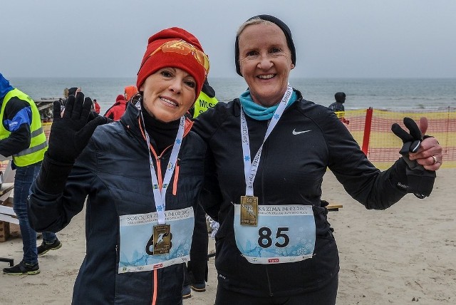 Pomimo przeszywającego zimna aż 300 biegaczy odwiedziło w sobotę plażę w Sopocie