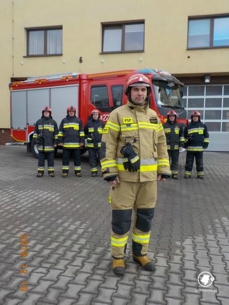 St. strażak Łukasz Kacprzak z głubczyckiej komendy został...