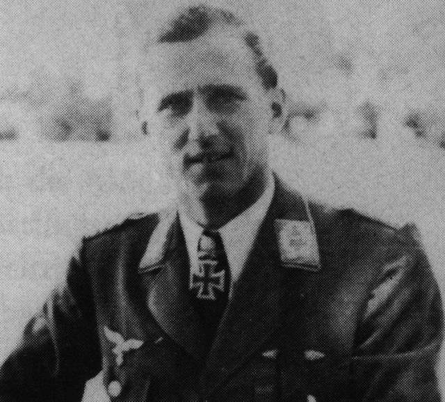 Walter Krupiński. Jak wielu Polaków z mieszanych małżeństw musiał służyć w niemieckim wojsku &#8211; był pilotem w Luftwafe.