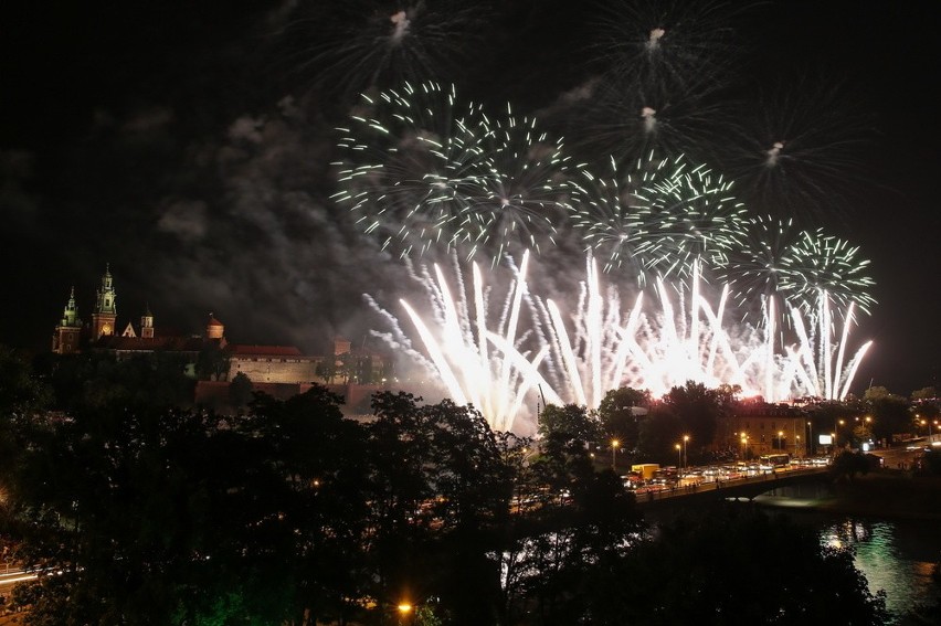 Kraków. Spektakularne fajerwerki na finał Wianków [ZDJĘCIA]