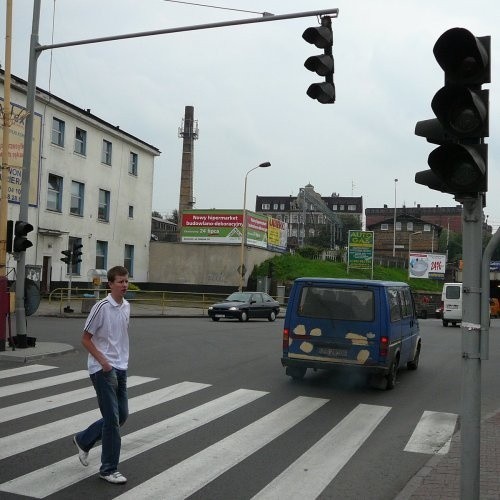 Na skrzyżowaniu ulic Wyszyńskiego, Barnima i Dworcowej bez świateł problemu nie mają tylko kierowcy jadący tą pierwszą ulicą. Tam jest pierwszeństwo przejazdu.