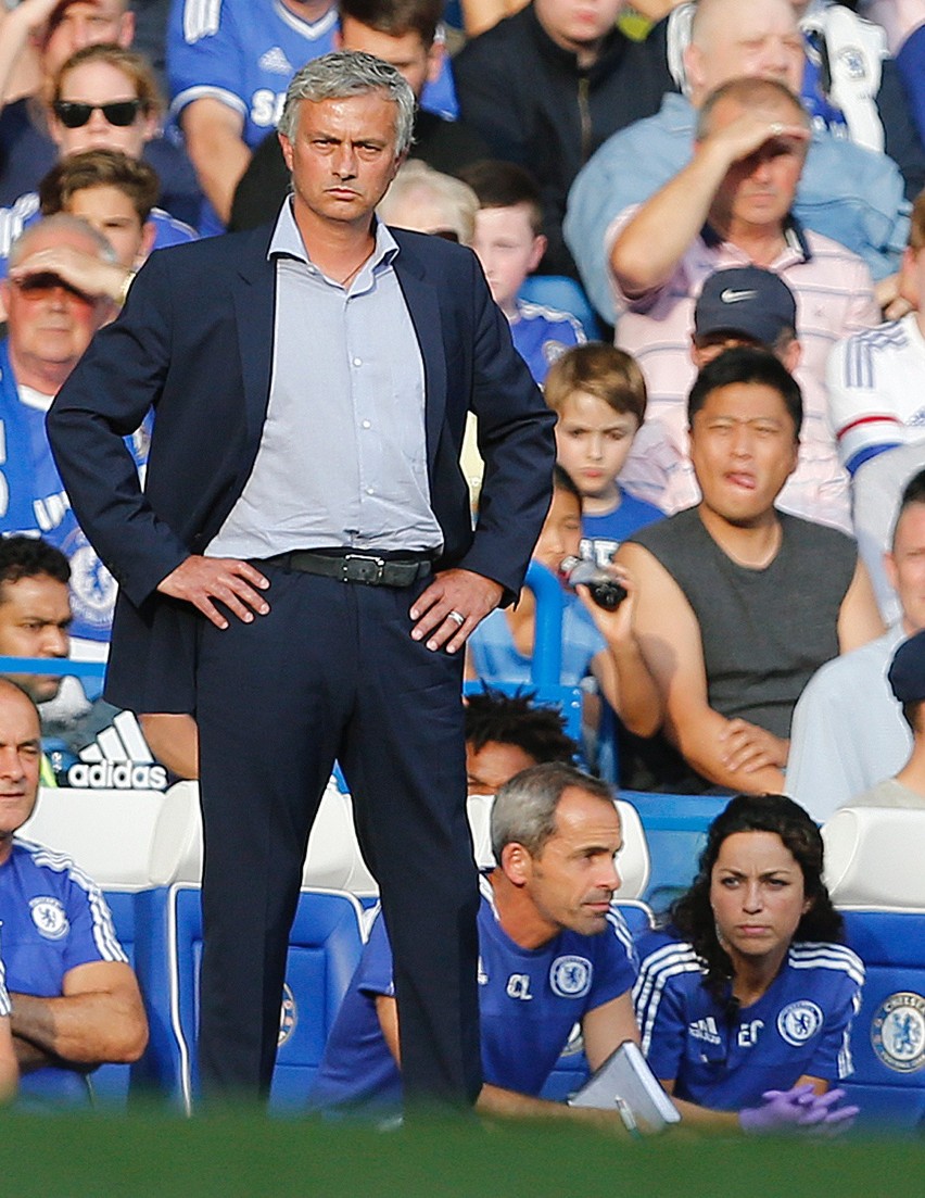 Jose Mourinho. W tle Eva Carneiro