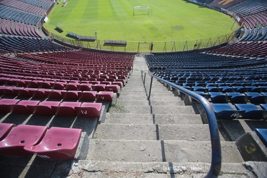 Dyskusja czy budować nowy czy modernizować stary stadion...