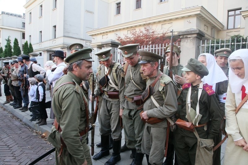 Piknik historyczny przed łódzką katedrą [zdjęcia]