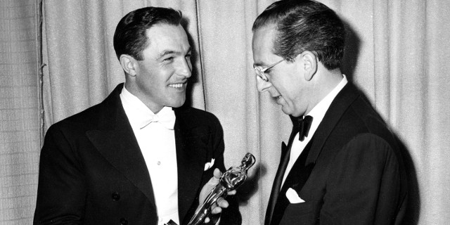 W 1950 roku Waxman odebrał pierwszego Oscara. Wręczył mu go Gene Kelly (z lewej).