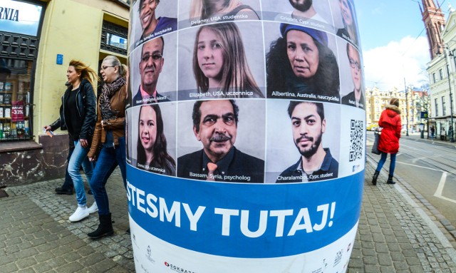 Plakaty z wizerunkami mieszkających w Bydgoszczy od lat obcokrajowców były jednym z elementów akcji