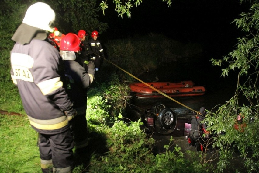 Wypadek w Ratowicach, BMW wpadło do Odry, 17.05.2015