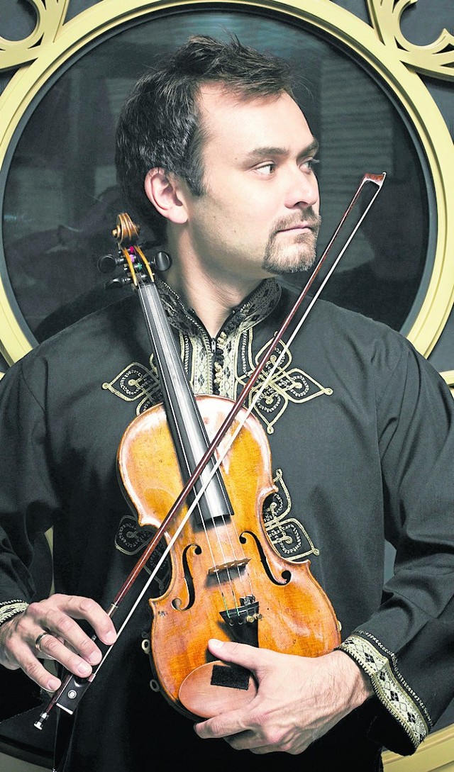 Janusz Wawrowski ze swymi wartościowymi skrzypcami