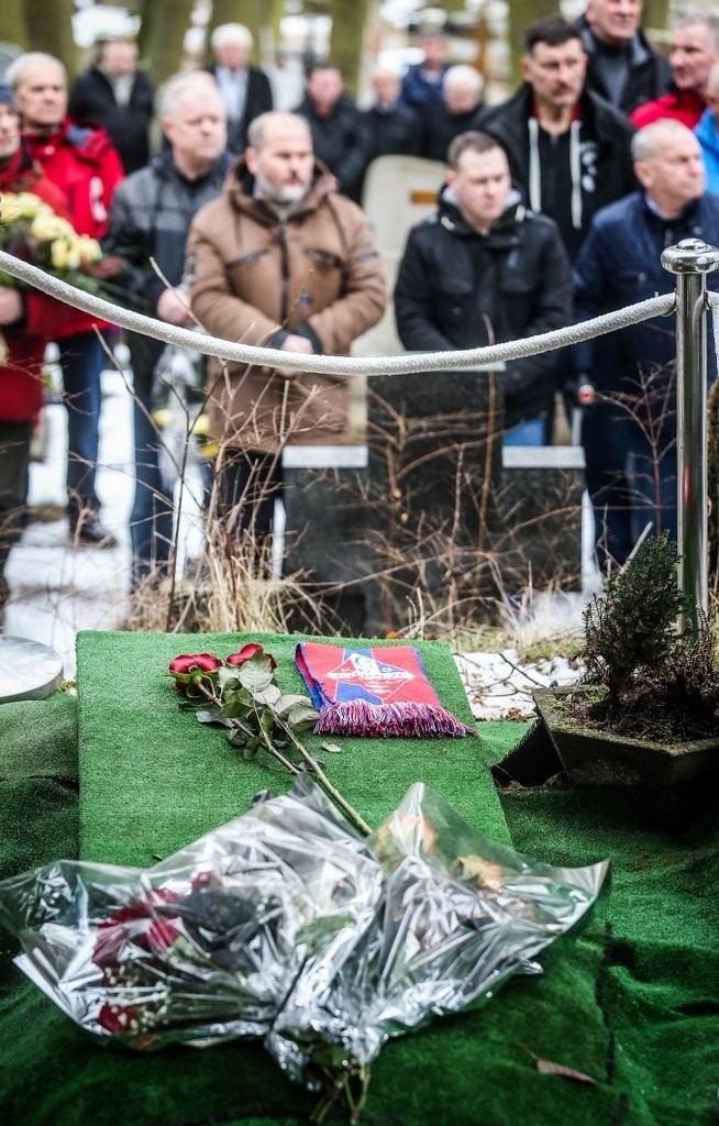 Henrykowi Życie w ostatniej drodze towarzyszyli rodzina oraz...