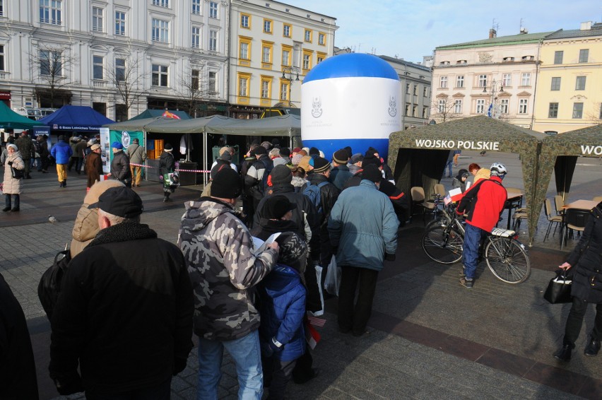 Piknik „Bezpieczna Polska” na krakowskim Rynku [NOWE ZDJĘCIA]