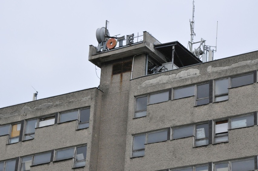 Weszliśmy do środka Hotelu Stobrawa w Kluczborku tuż przed...