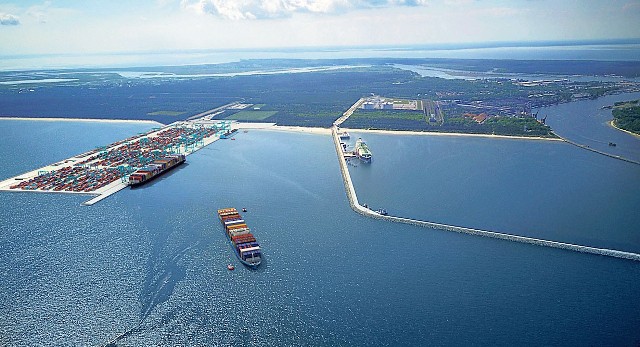 Nowy tor umożliwi przyjmowanie największych kontenerowców, jakie są w stanie wpłynąć na Bałtyk