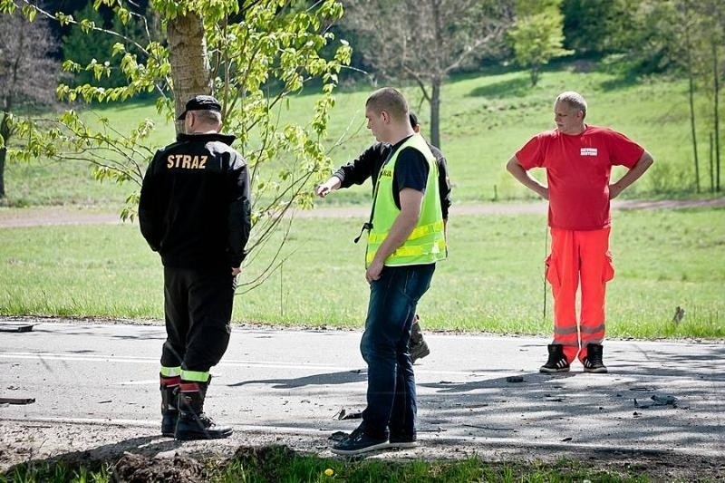 Śmiertelny wypadek na drodze Wałbrzych - Kłodzko. Zginął 43-letni kierowca (ZDJĘCIA)