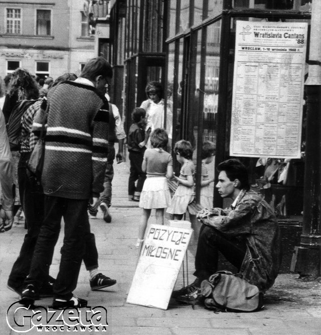 WROCŁAW 1989.ULICA ŚWIDNICKA PUNKT SPRZEDAŻY LITERATURY BRANŻOWEJ -POZYCJE MIŁOSNE.