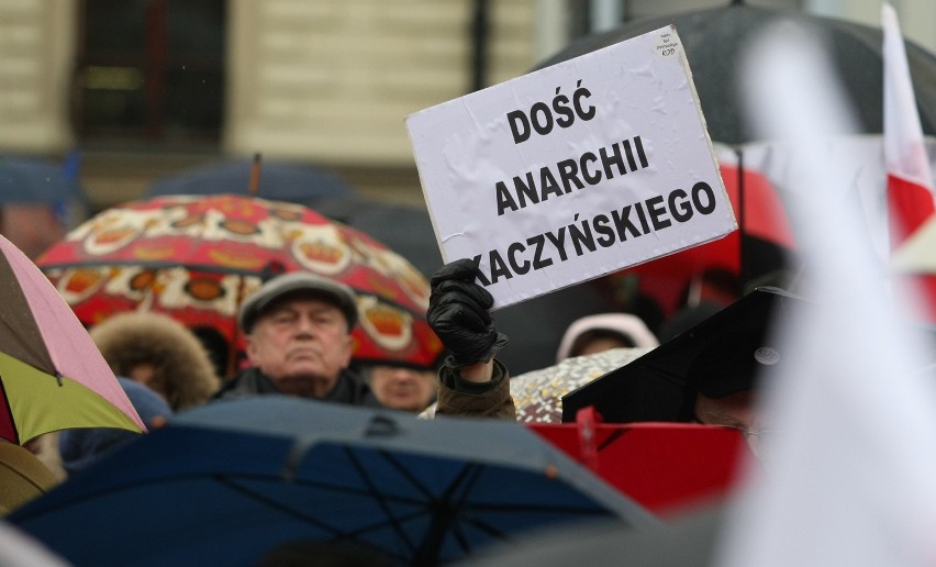 Komitet Obrony Demokracji zorganizował kolejną manifestację...