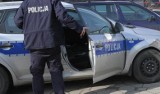 Radiowóz w Poznaniu obrzucony koktajlami Mołotowa. Sprawca został zatrzymany przez antyterrorystę
