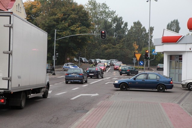 Rozpoczęły się prace związane z wymianą nawierzchni asfaltowych przy ulicy Słupskiej w Ustce.