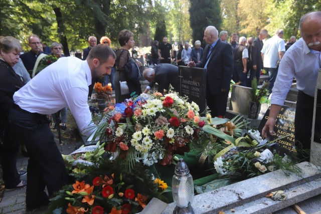 Zobacz kolejne zdjęcia. Przesuwaj zdjęcia w prawo - naciśnij strzałkę lub przycisk NASTĘPNE