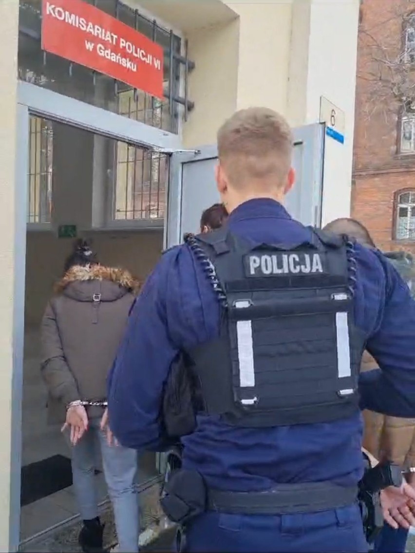 Policja w Gdańsku zatrzymała dwie osoby w związku z...