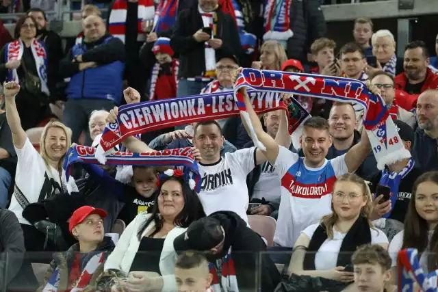 Kibice Górnika Zabrze wypełnili trybuny na meczu z Legią Warszawa.  Zobacz, na których stadionach w Polsce było najwięcej widzów.