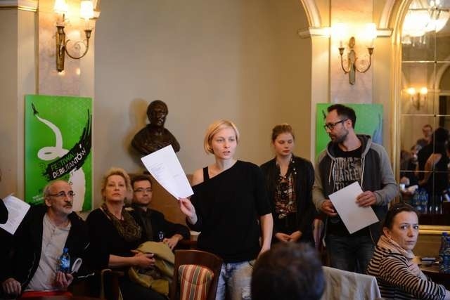 Konferencja w teatrze im. Wilama Horzycyprotest aktorów przeciwko unieważnieniu konkursu na dyrektora teatru Aleksandra Bednarz