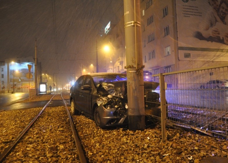 Seat uderzył w słup.