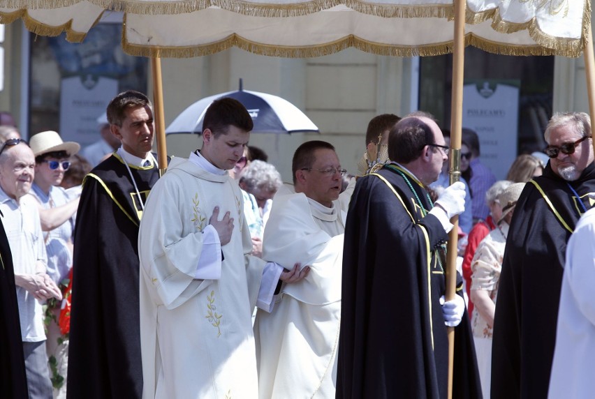 Centralna Procesja Bożego Ciała w Łodzi. Cztery parafie z centrum miasta ze wspólną procesją pod przewodnictwem abp. Rysia